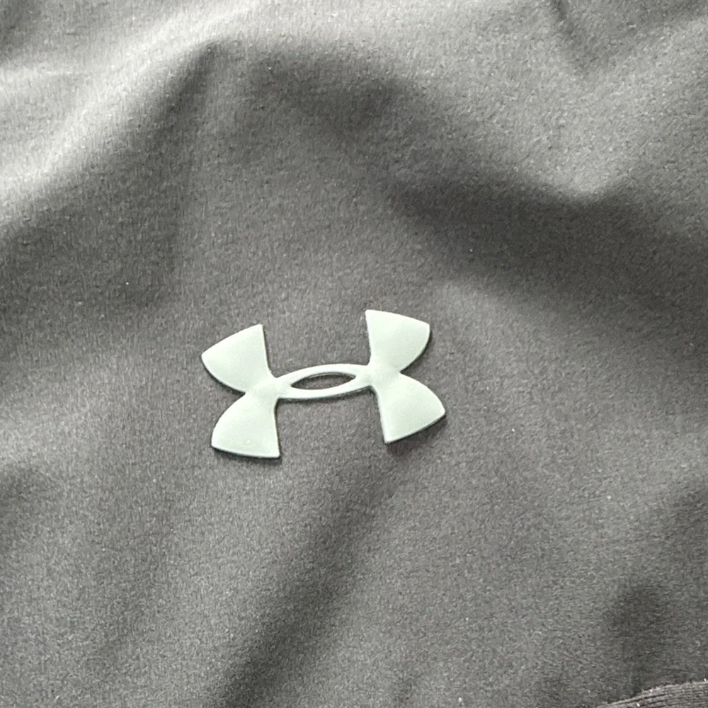 Under Armour black men’s zip front vest.  Front pockets. Size XL fitted. - Picture 3 of 9